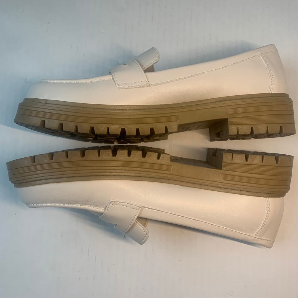 Seychelles Comfort Lug Sole Faux Leather Cream Loafers Size 9 - Picture 6 of 8